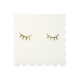 Serviette blanche festonnée yeux fermés
