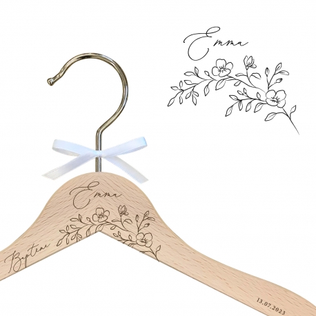 Cintre enfant en bois, cintre bapt&ecirc;me blossom