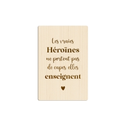 Carte postale en bois Les vrai(e)s Héro(ïne)s enseignent
