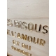 Affiche en bois et plexiglas Des bisous de l'amour et du bordel