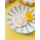 Biscuit en forme d’avocat avec coeur et visage